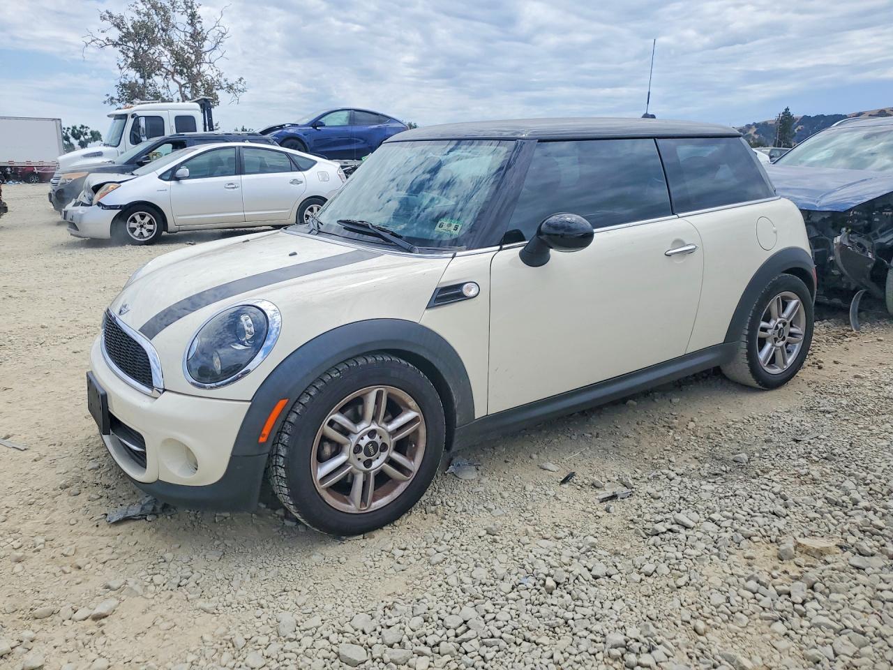 2012 MINI Hardtop, VIN WMWSU3C55CT539882 — Vandalism
