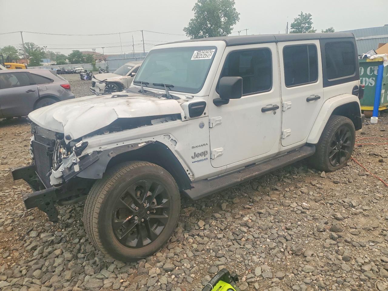 2022 Jeep Wrangler Unlimited Sahara, VIN 1C4JJXP67NW274966 — Front end