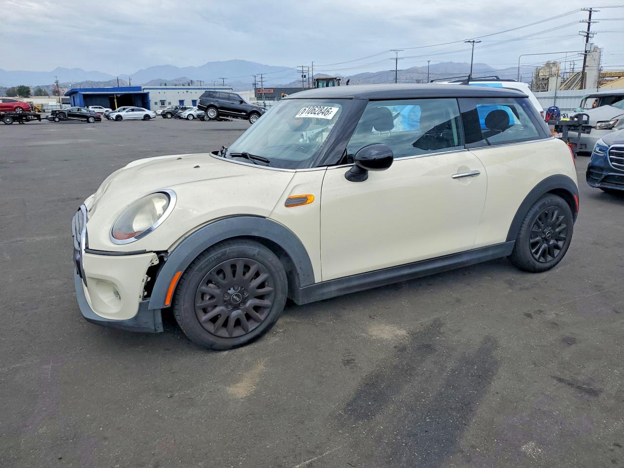 2017 MINI Hardtop Cooper, VIN WMWXP5C58H3B77954 — Front end