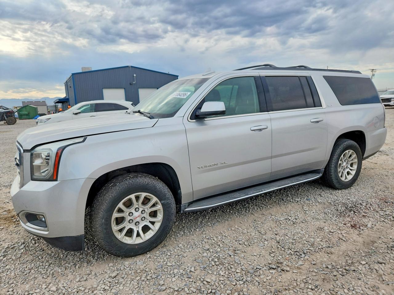 2015 GMC Yukon XL SLT, VIN 1GKS2HKC4FR659989 — Front end