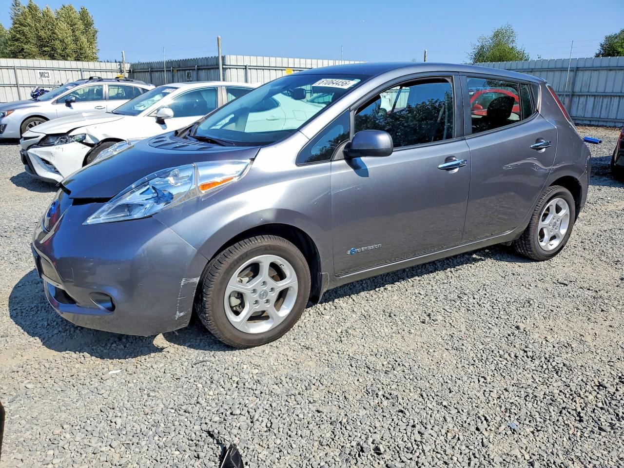 2015 Nissan LEAF SV, VIN 1N4AZ0CP0FC305921 — Front end