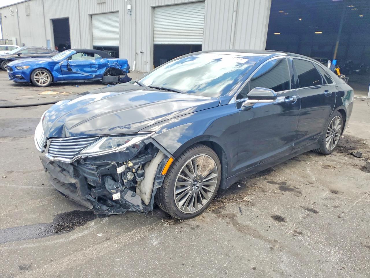 2015 Lincoln MKZ, VIN 3LN6L2J90FR602704 — Front end