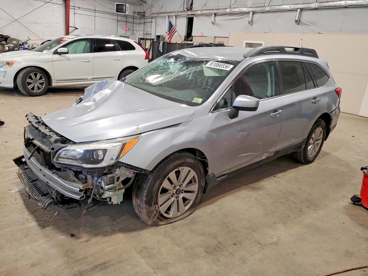 2016 Subaru Outback Premium, VIN 4S4BSACCXG3220703 — Front end