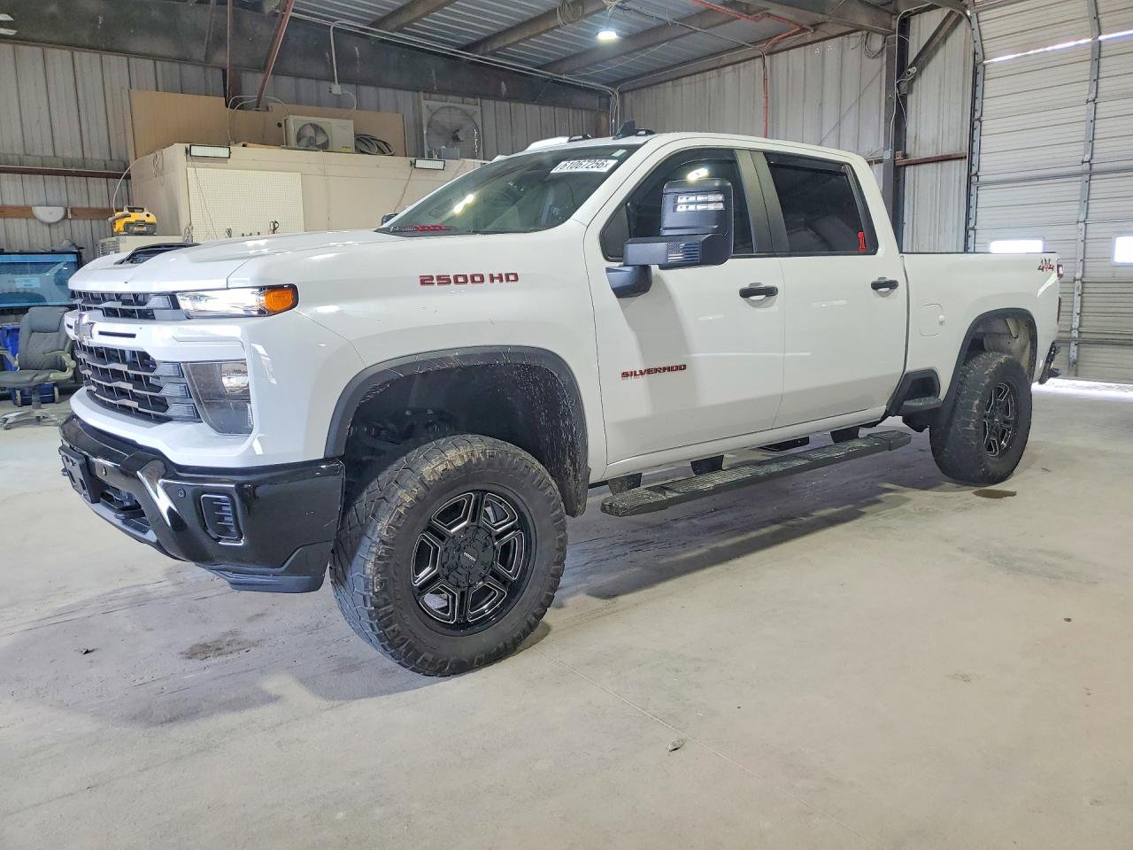 2025 Chevrolet Silverado 2500HD Custom, VIN 2GC4KME77S1119924 — Град
