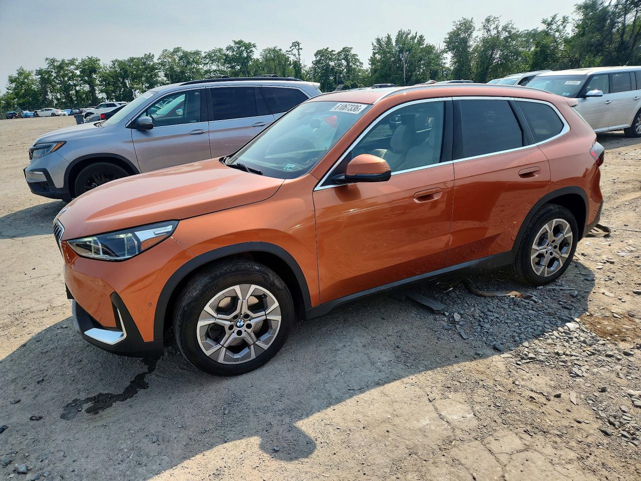 2023 BMW X1 xDrive28i, VIN WBX73EF03P5X17664 — Бок