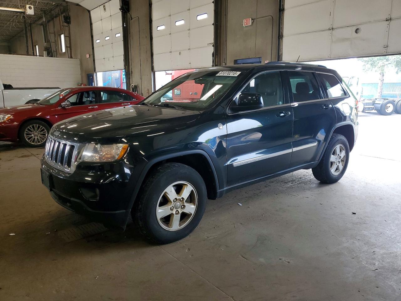 2013 Jeep Grand Cherokee Laredo, VIN 1C4RJFAG5DC543500 — Minor dents and scratches