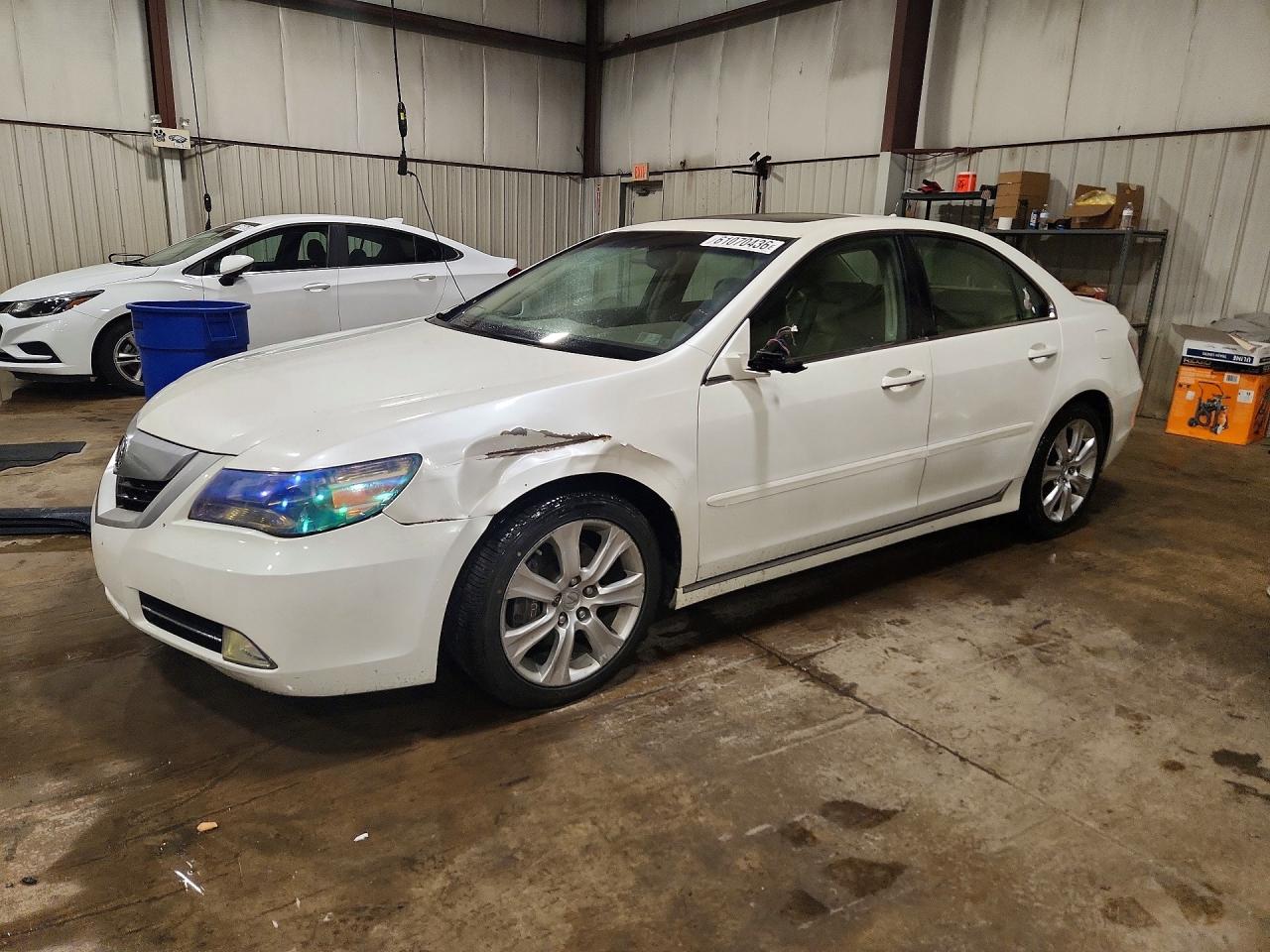 2010 Acura RL Technology, VIN JH4KB2F66AC002456 — Front end