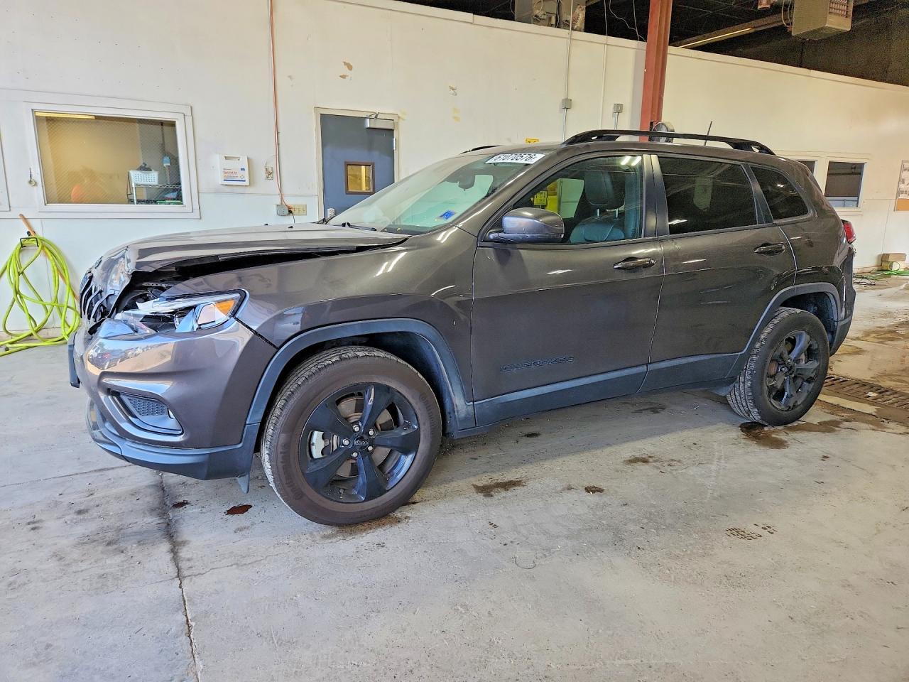 2021 Jeep Cherokee Altitude, VIN 1C4PJMLB5MD240174 — Front end