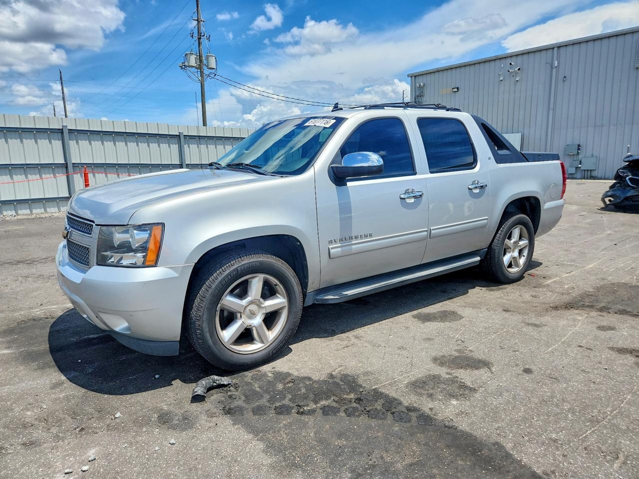 2011 Chevrolet Avalanche LT, VIN 3GNMCFE0XBG348107 — Rear end