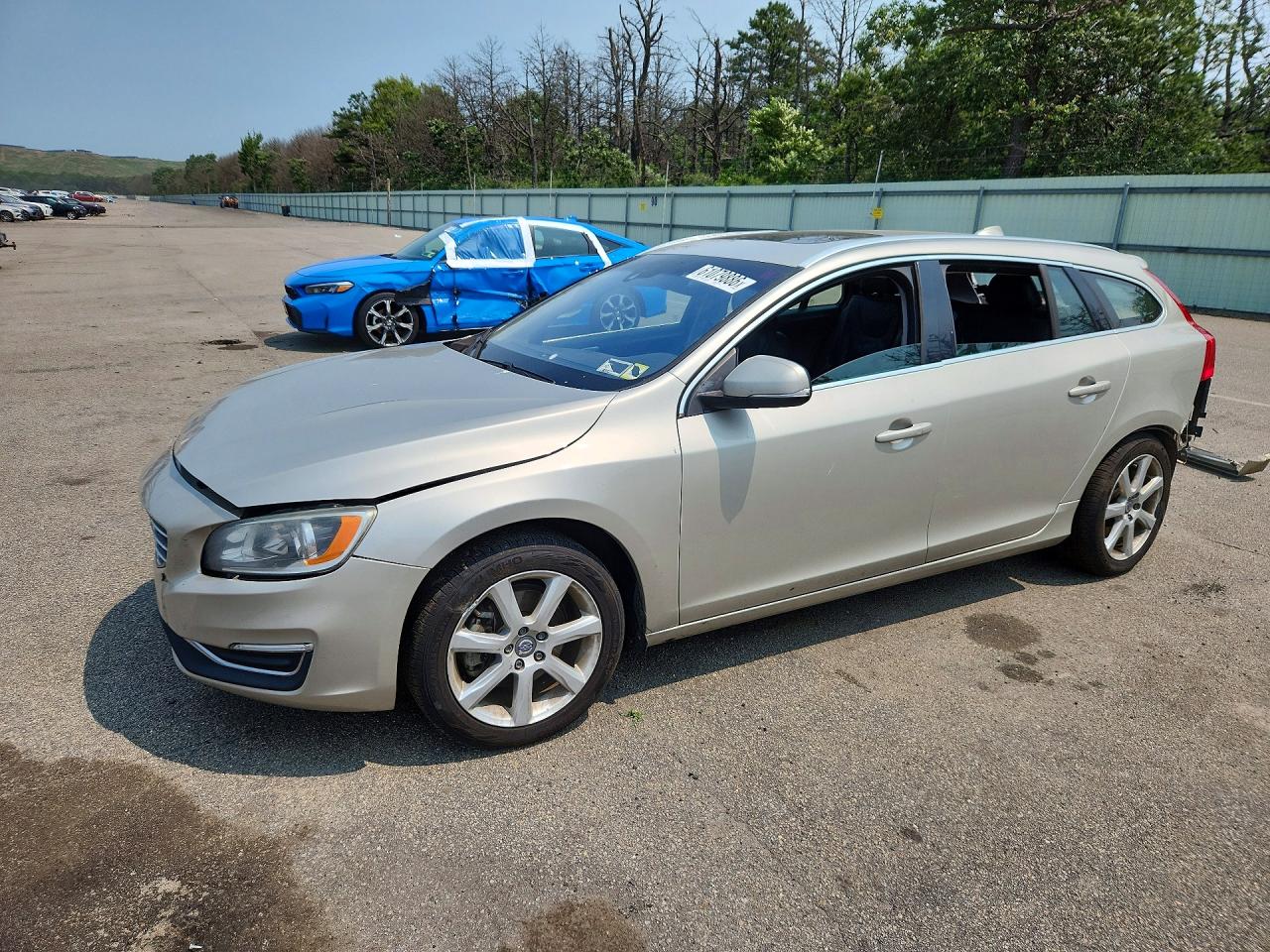 2017 Volvo V60 Premier, VIN YV140MEK9H1333302 — Зад
