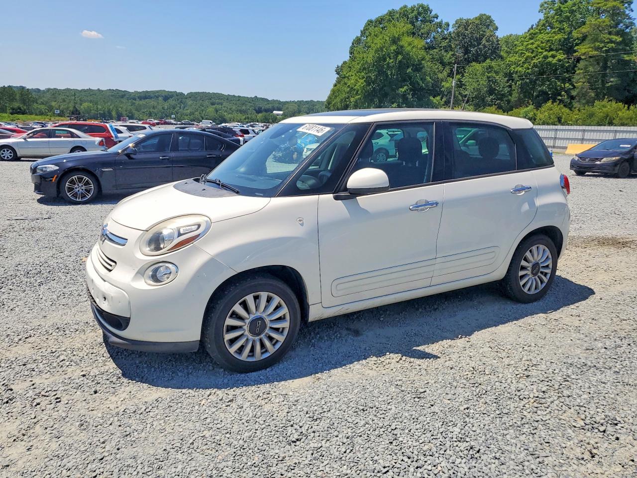 2014 FIAT 500L Easy, VIN ZFBCFABHXEZ016507 — Front end