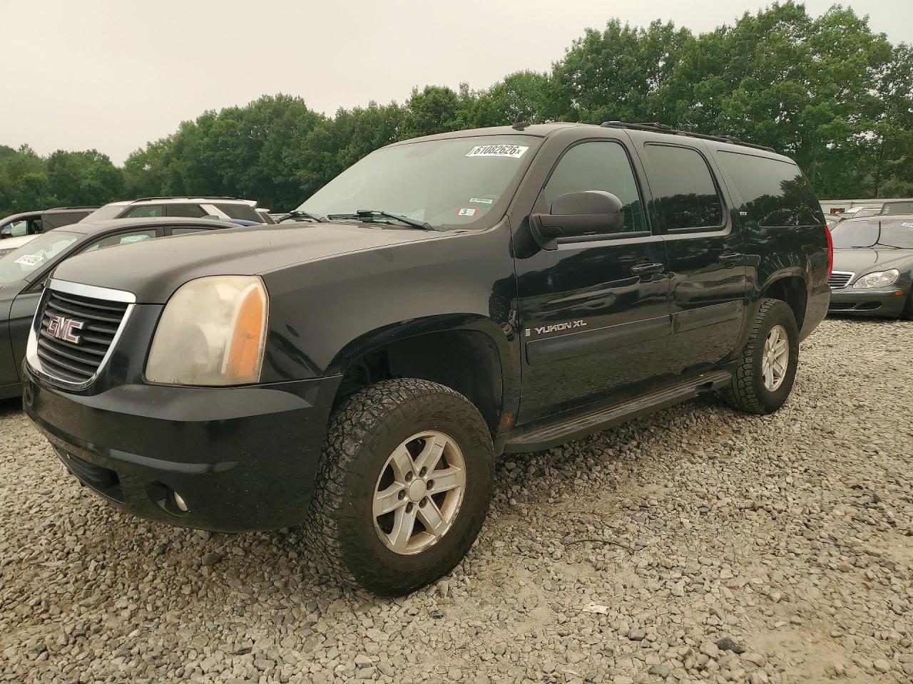 2007 GMC Yukon XL SLE, VIN 1GKFK16347R382779 — Front end