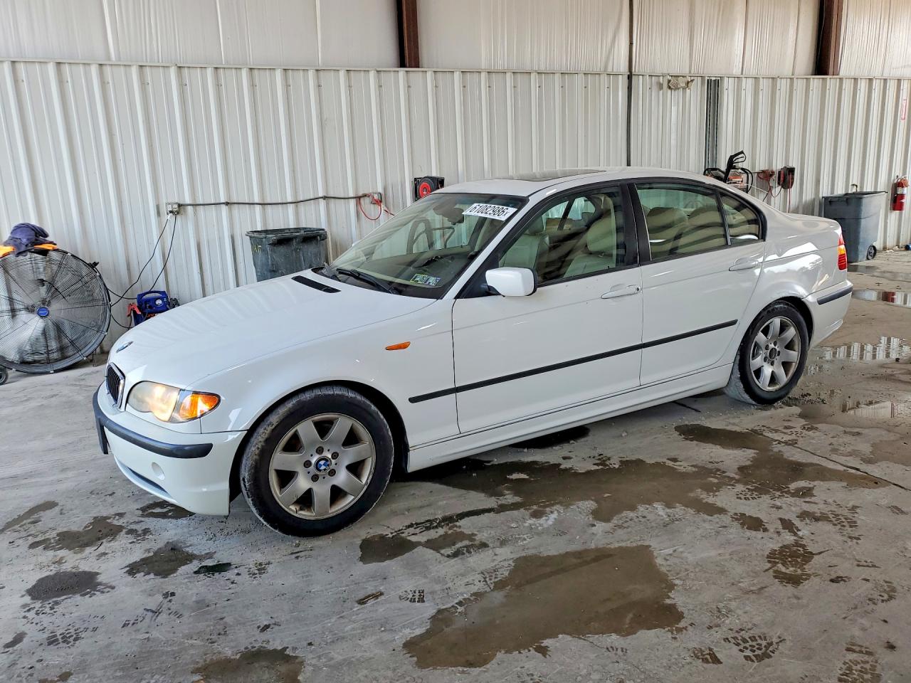 2005 BMW 3 Series 325i, VIN WBAET37465NJ90059 — Minor dents and scratches