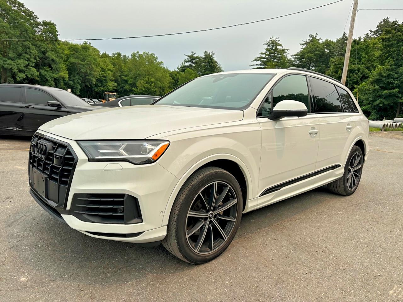 2022 Audi Q7 Premium Plus, VIN WA1LXBF74ND009142 — Minor dents and scratches