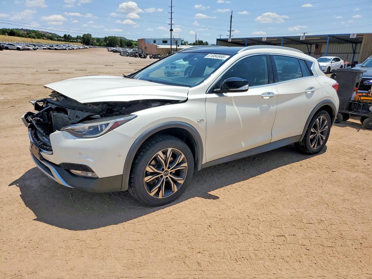 2017 Infiniti QX30 Premium, VIN SJKCH5CR5HA039196 — Front end