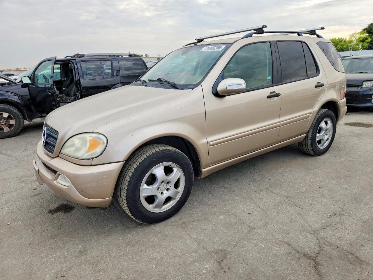2004 Mercedes-Benz M 350, VIN 4JGAB57EX4A508629 — Minor dents and scratches