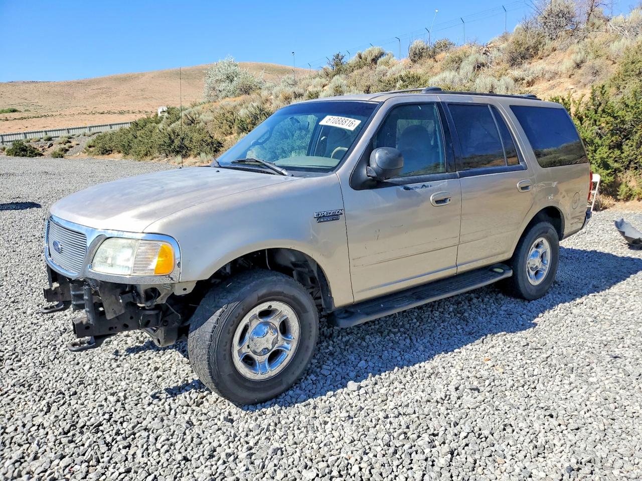 1999 Ford Expedition XLT, VIN 1FMPU18L8XLB63510 — Side