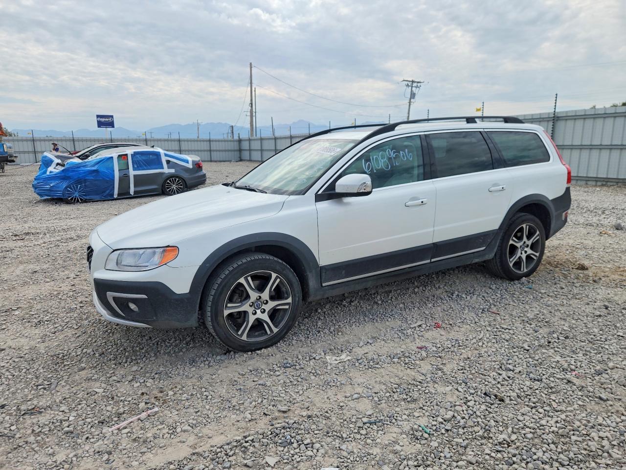 2015 Volvo XC70, VIN YV4902NBXF1199443 — Minor dents and scratches