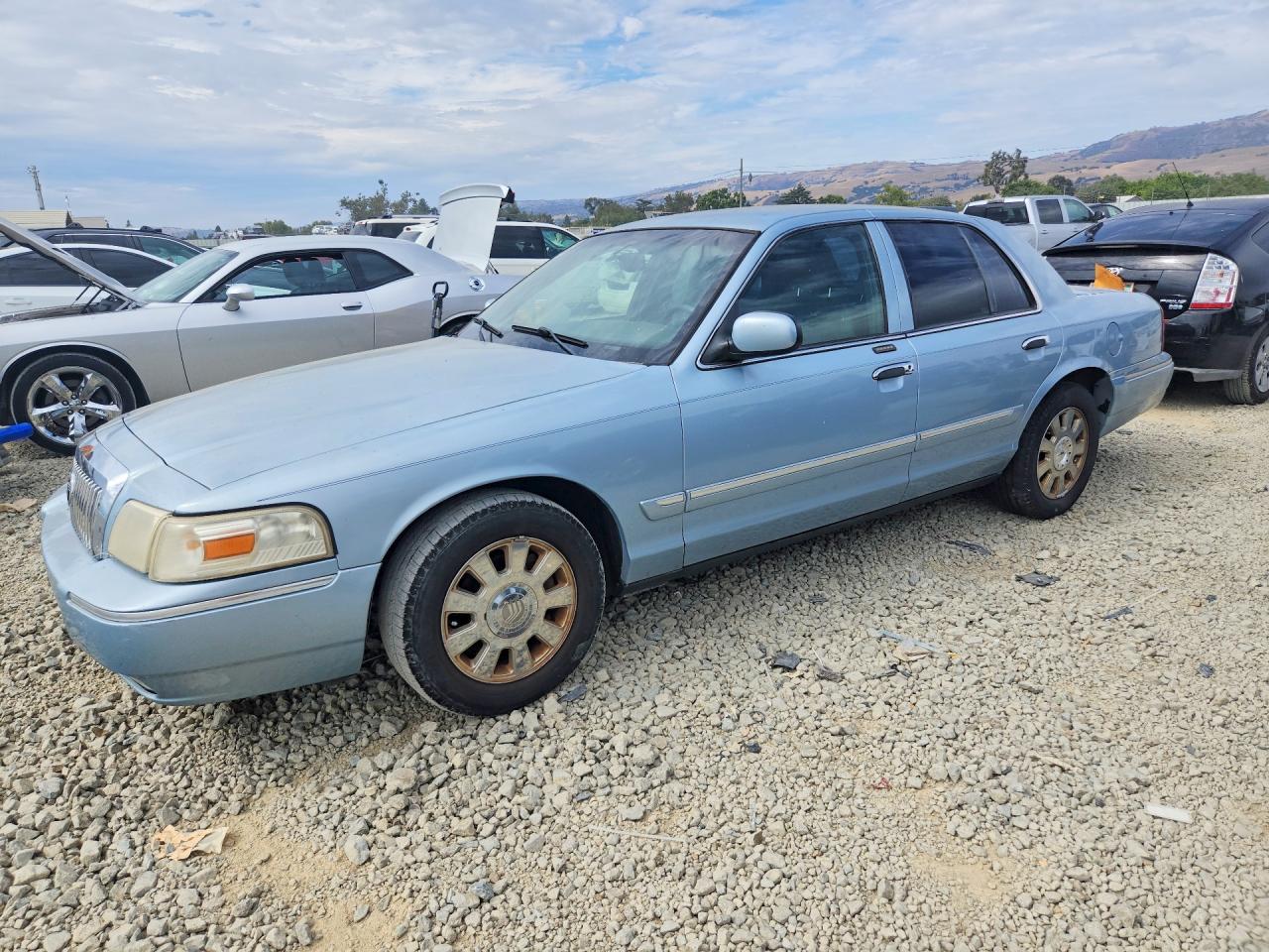 2007 Mercury Grand Marquis LS Premium, VIN 2MEHM75W27X616855 — Minor dents and scratches