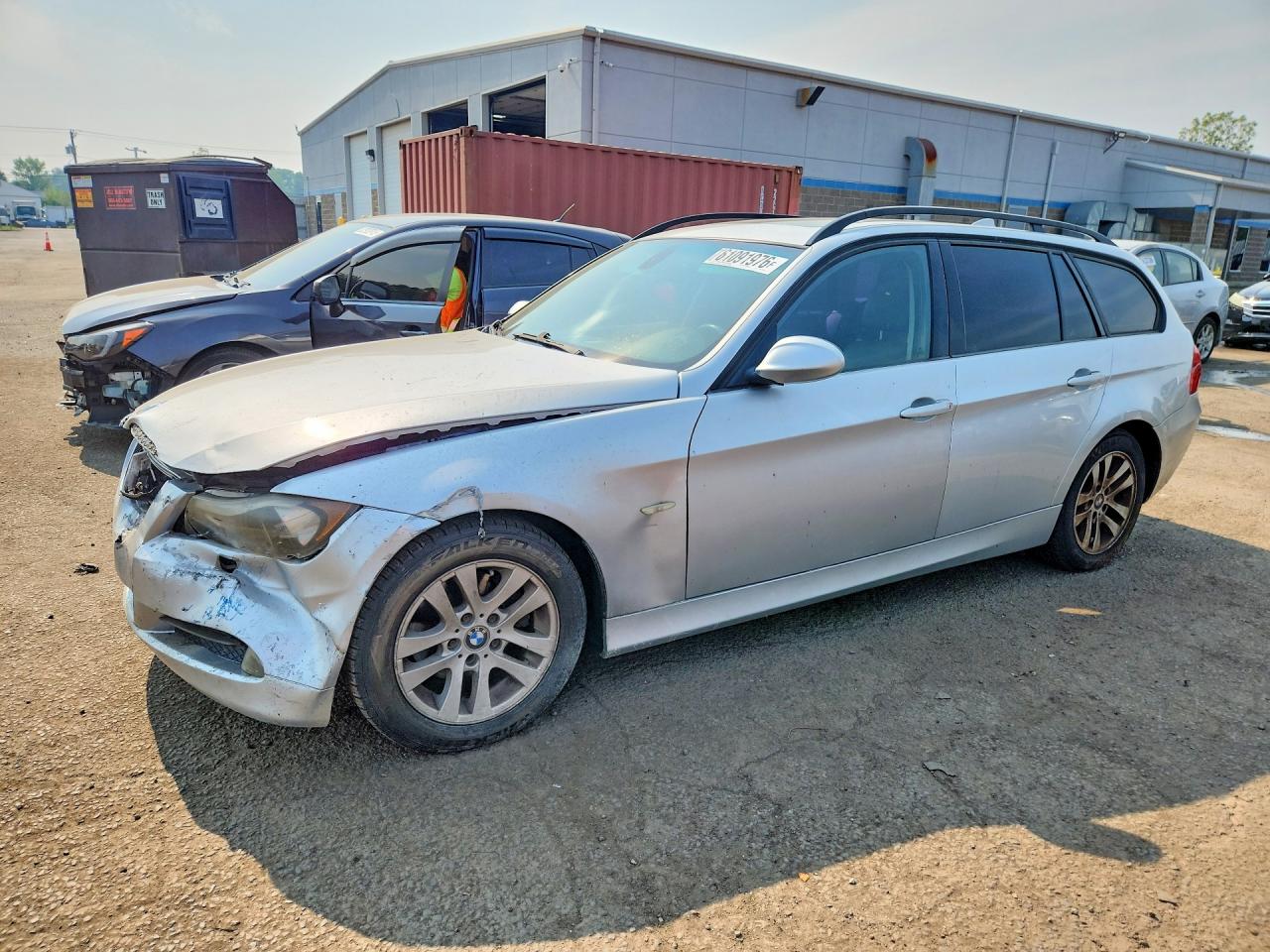 2007 BMW 3 Series 328xi, VIN WBAVT73517FZ35724 — Front end