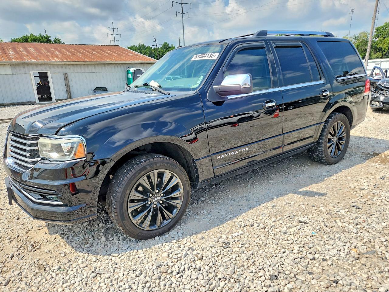 2016 Lincoln Navigator Select, VIN 5LMJJ2JT9GEL01717 — Перед