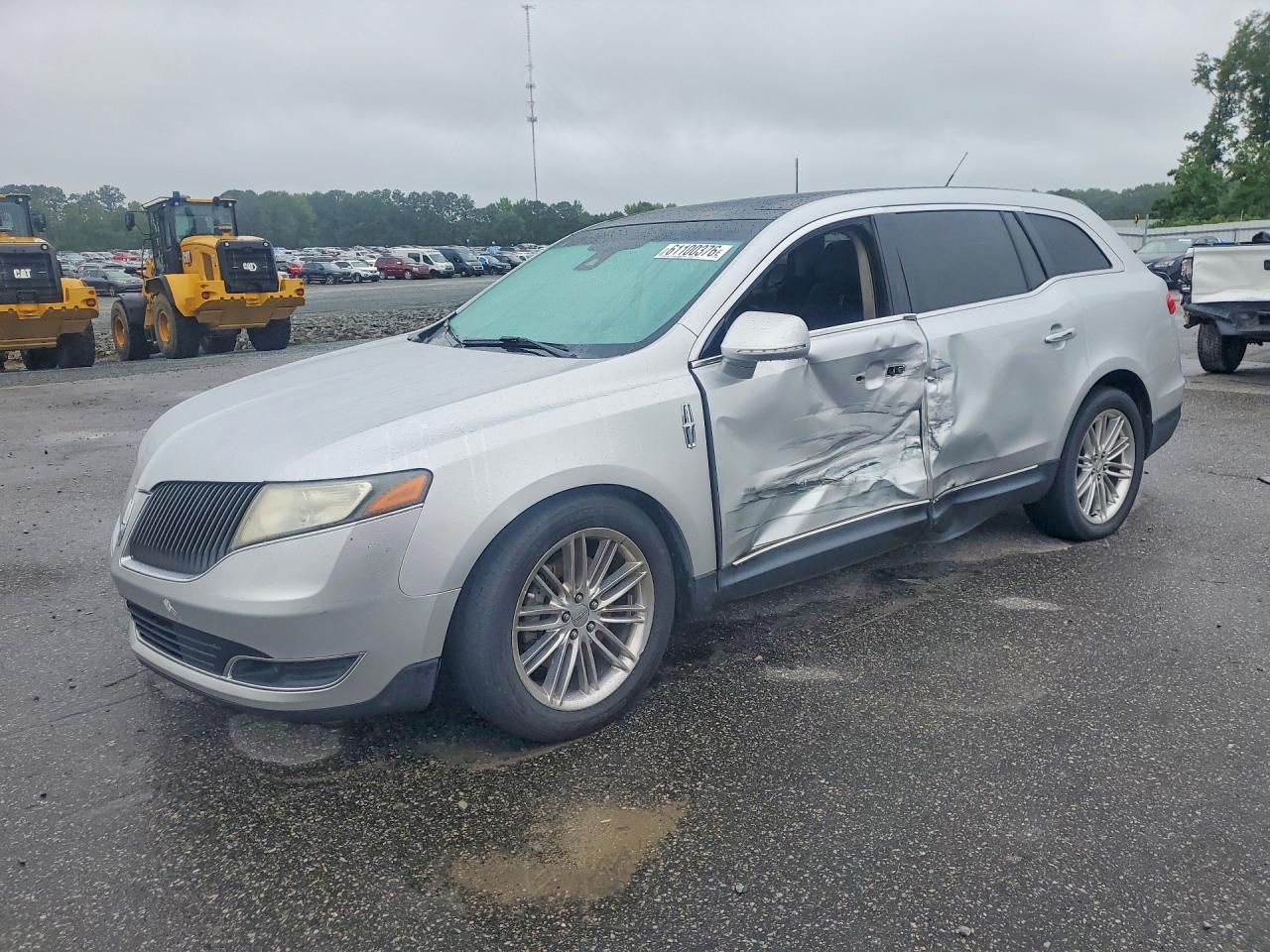 2013 Lincoln MKT EcoBoost, VIN 2LMHJ5AT0DBL56314 — Side