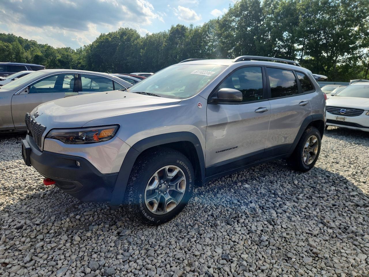 2019 Jeep Cherokee Trailhawk, VIN 1C4PJMBX5KD153854 — Front end