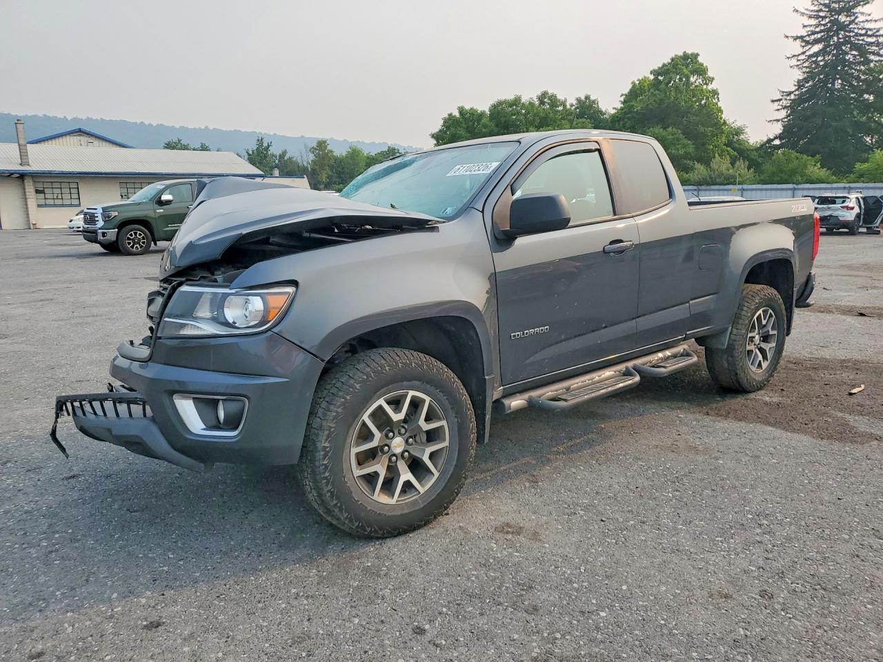 2015 Chevrolet Colorado 4WD Z71, VIN 1GCHTCE37F1192583 — Перед