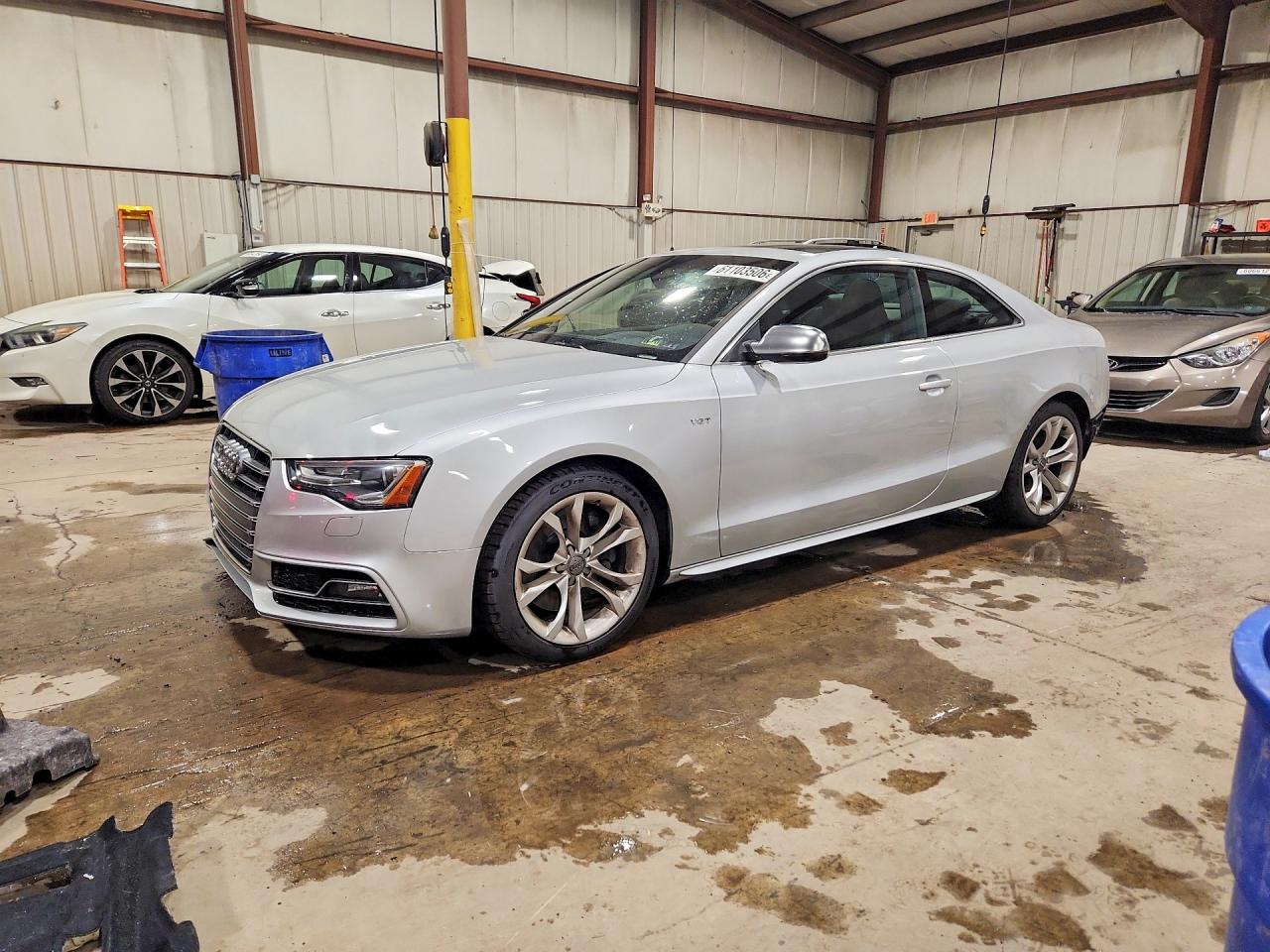 2013 Audi S5 Premium Plus, VIN WAUCGAFR3DA001015 — Зад