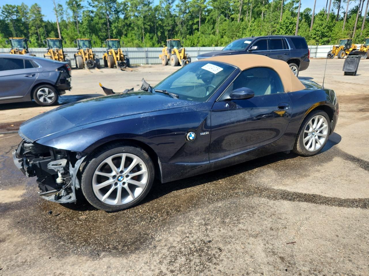 2006 BMW Z4 3.0i, VIN 4USBU33596LW67771 — Front end