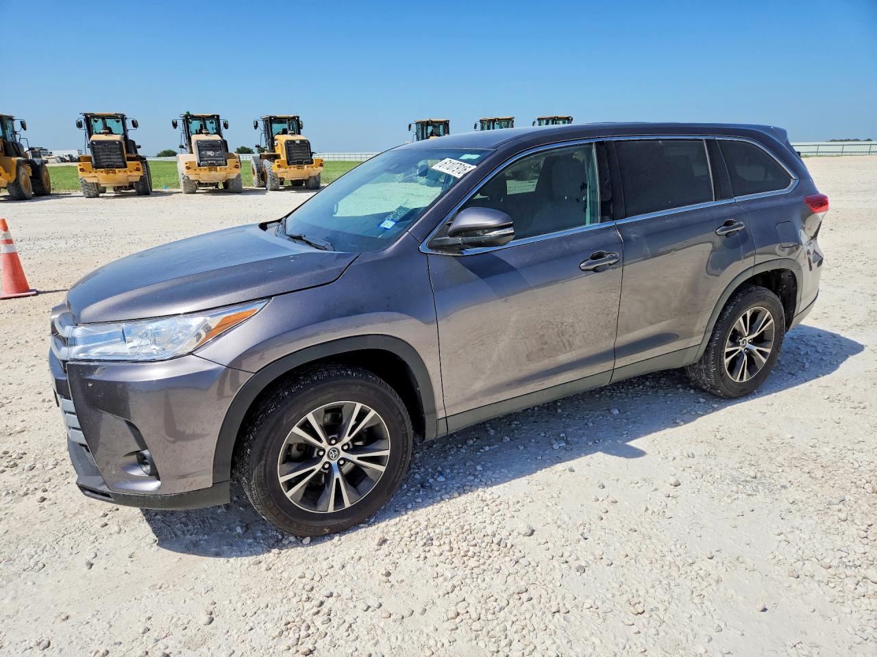 2019 Toyota Highlander LE Plus, VIN 5TDZZRFH0KS296281 — Minor dents and scratches