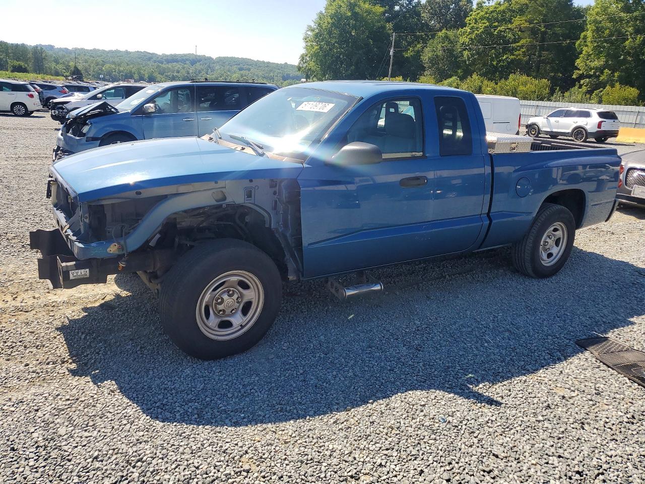 2005 Dodge Dakota ST, VIN 1D7HE22K95S353630 — Front end