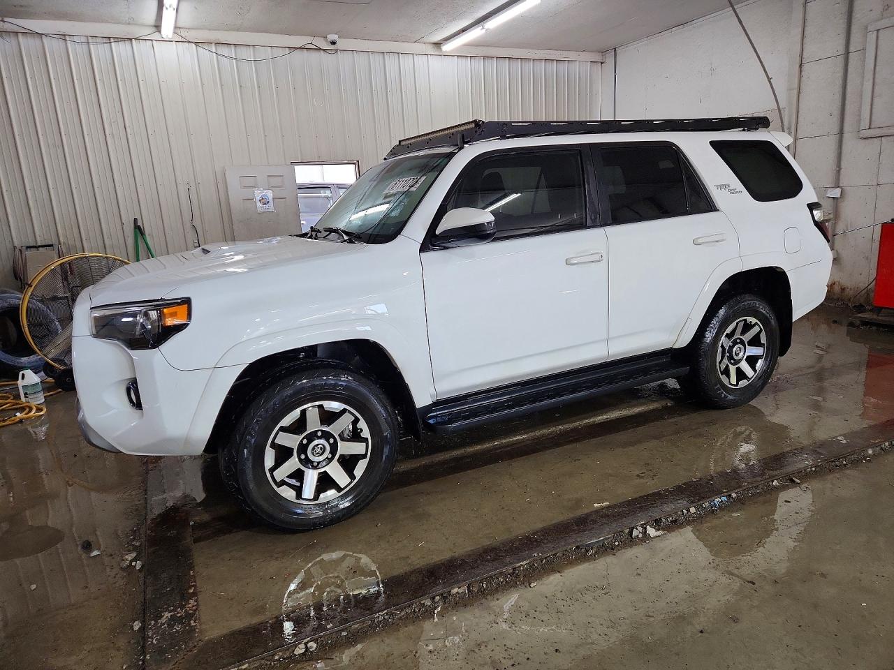 2020 Toyota 4Runner TRD Pro, VIN JTEBU5JR6L5805298 — Вода / потоп