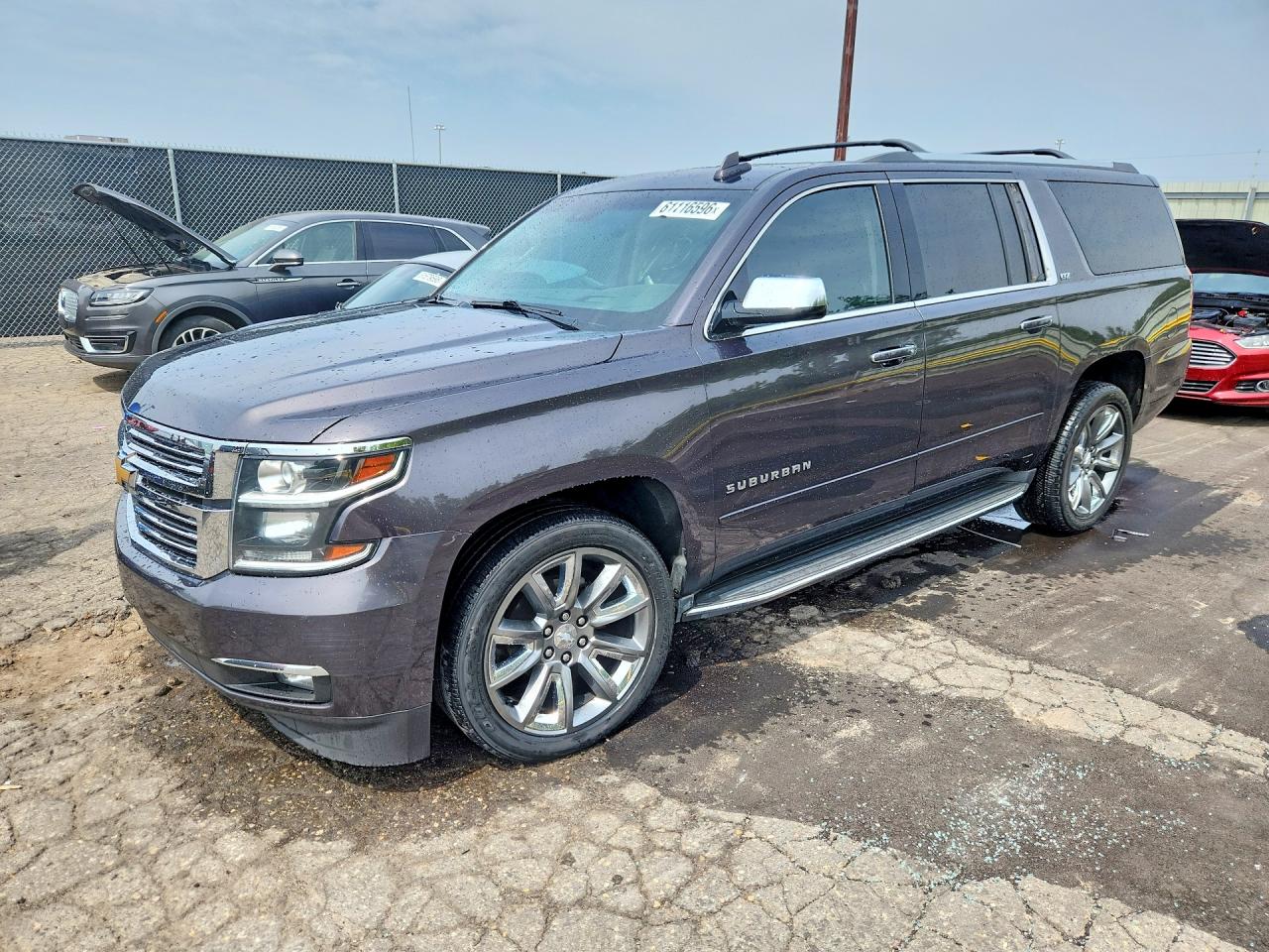 2016 Chevrolet Suburban LTZ, VIN 1GNSKJKC6GR111035 — Мелкие вмятины и царапины