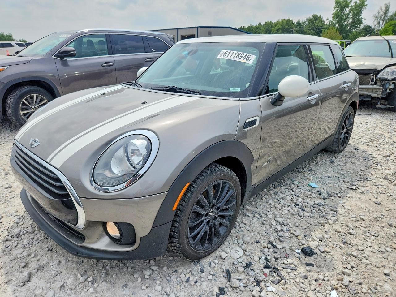 2017 MINI Clubman Cooper, VIN WMWLU1C30H2F28943 — Пожар