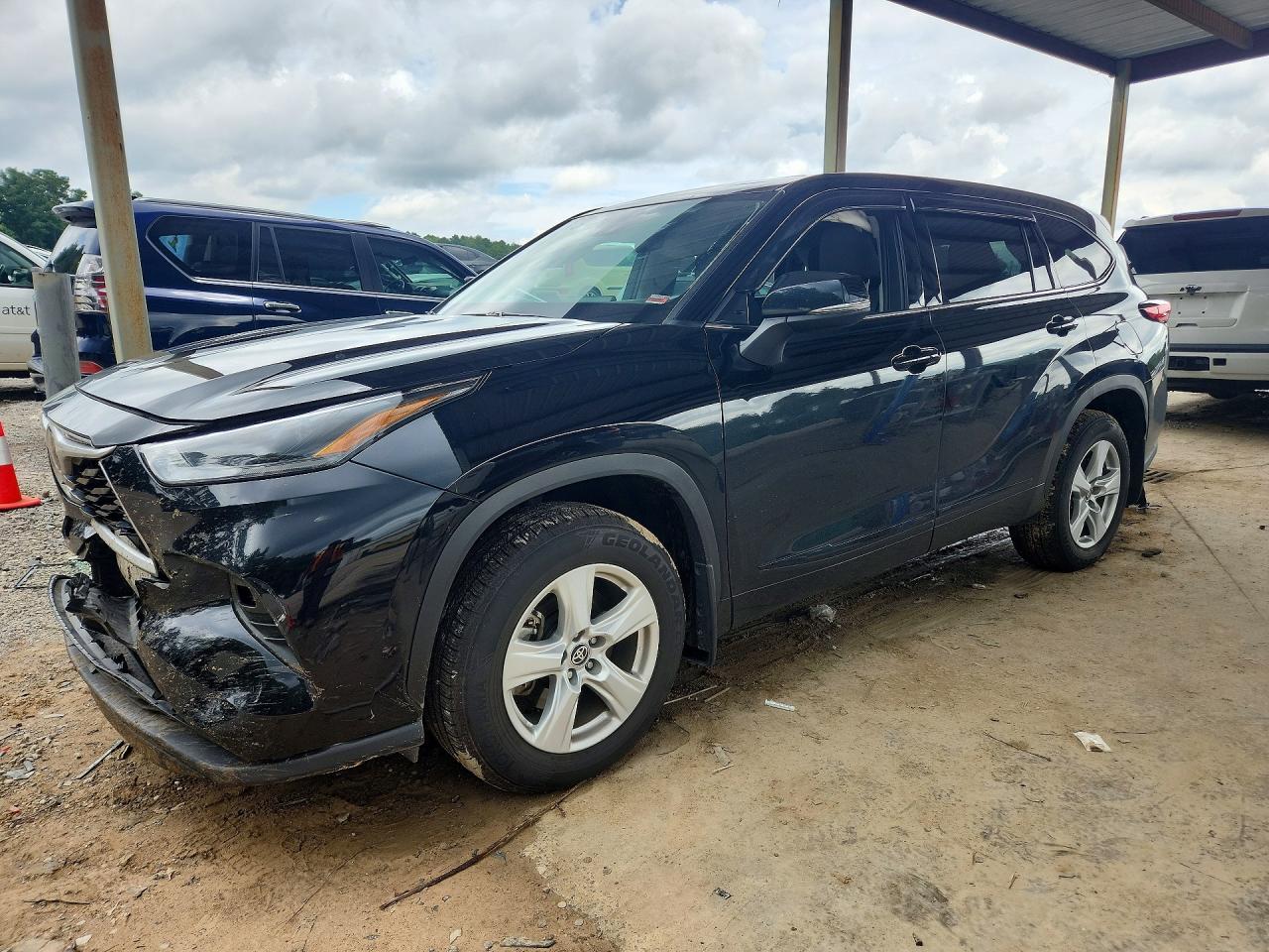 2021 Toyota Highlander LE, VIN 5TDBZRBH4MS095655 — Front end