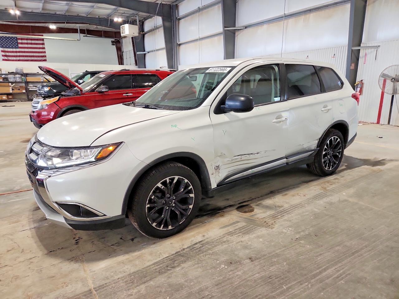 2017 Mitsubishi Outlander ES, VIN JA4AZ2A32HZ008567 — Бок