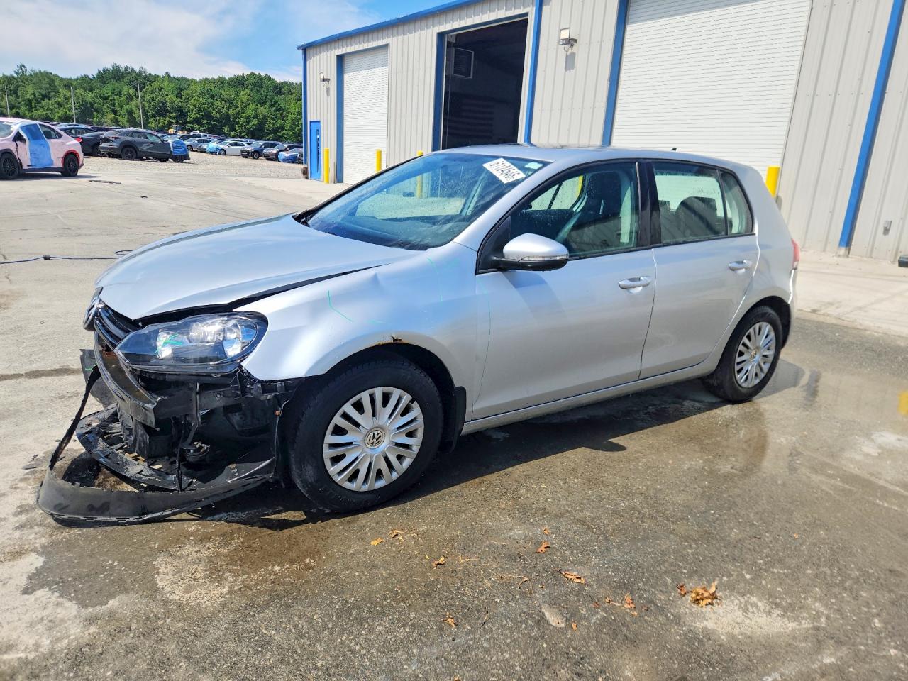 2014 Volkswagen Golf, VIN WVWDB7AJ8EW004829 — Front end