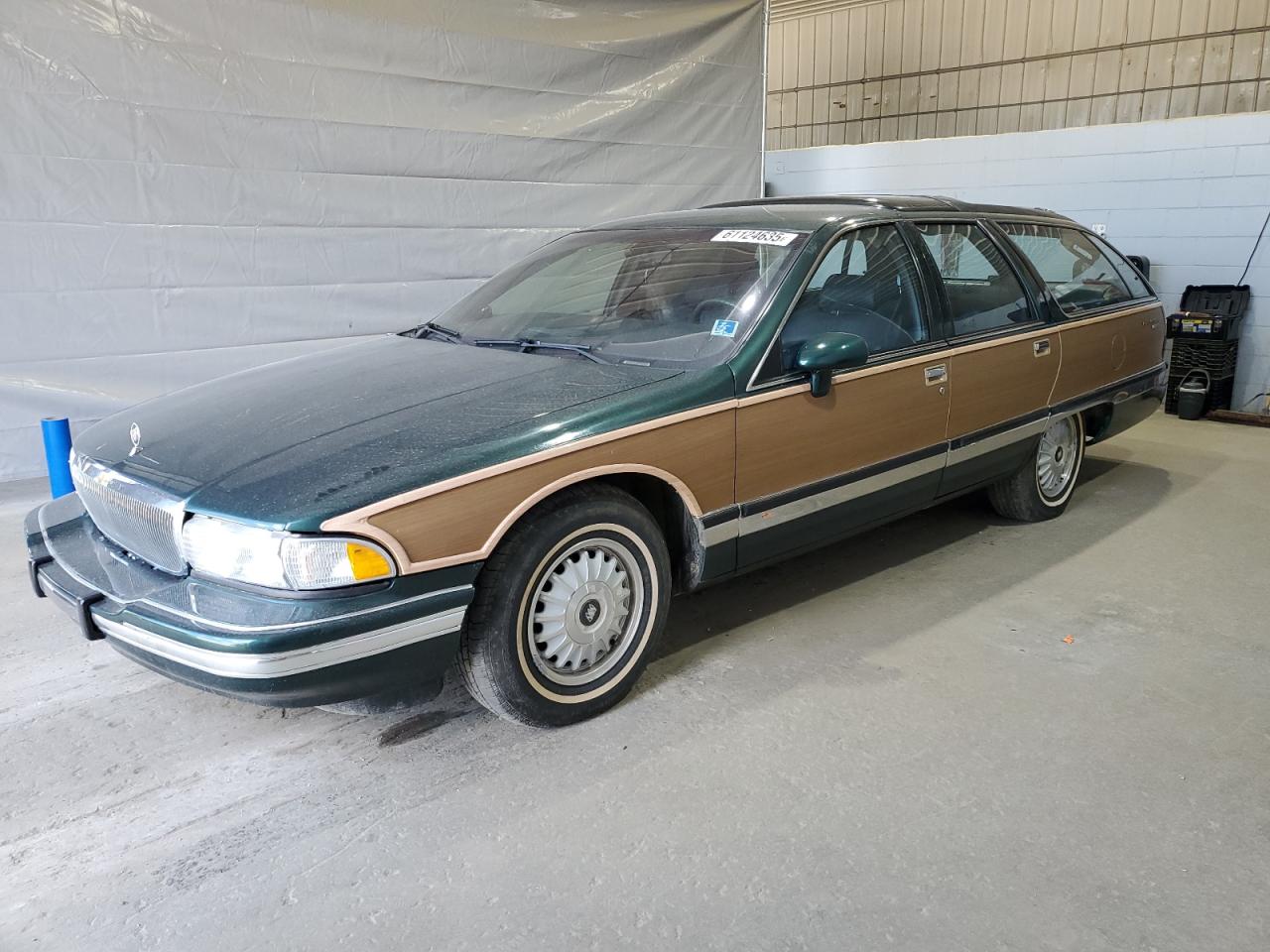 1992 Buick Roadmaster, VIN 1G4BR8374NW400892 — Minor dents and scratches