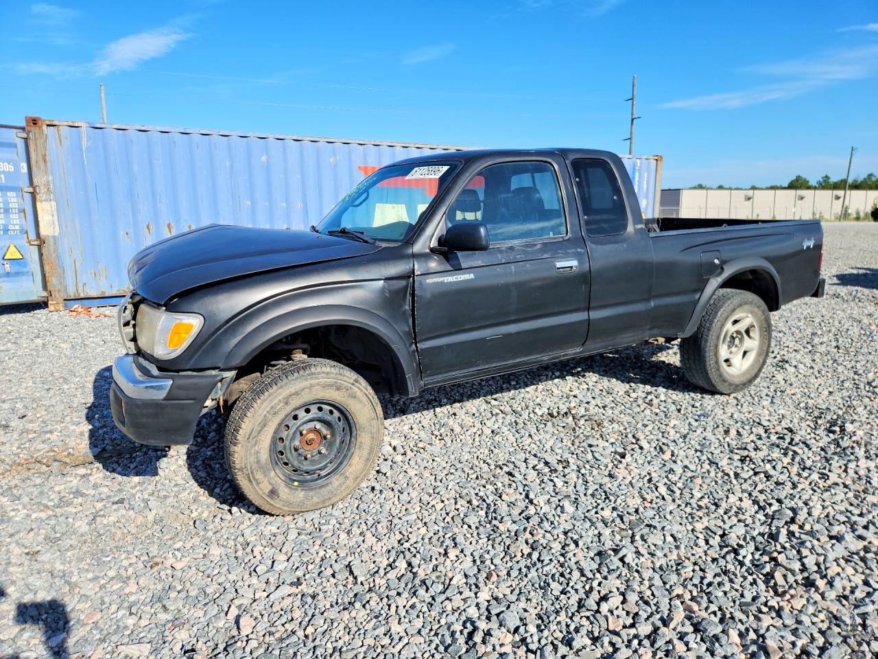 1999 Toyota Tacoma, VIN 4TAWM72N7XZ524859 — Front end