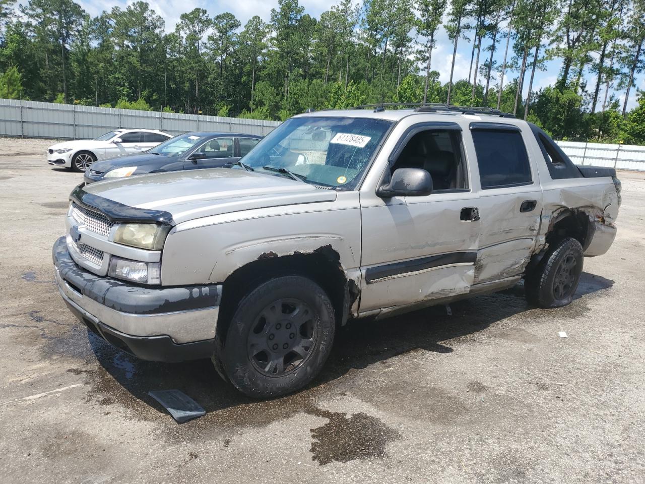 2004 Chevrolet Avalanche Z71, VIN 3GNEK12TX4G158528 — Side