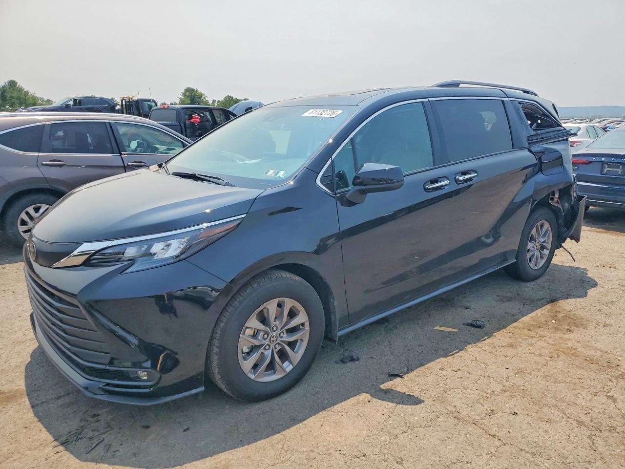 2026 Toyota Sienna XLE, VIN 5TDYSKFCXTS261583 — Rear end