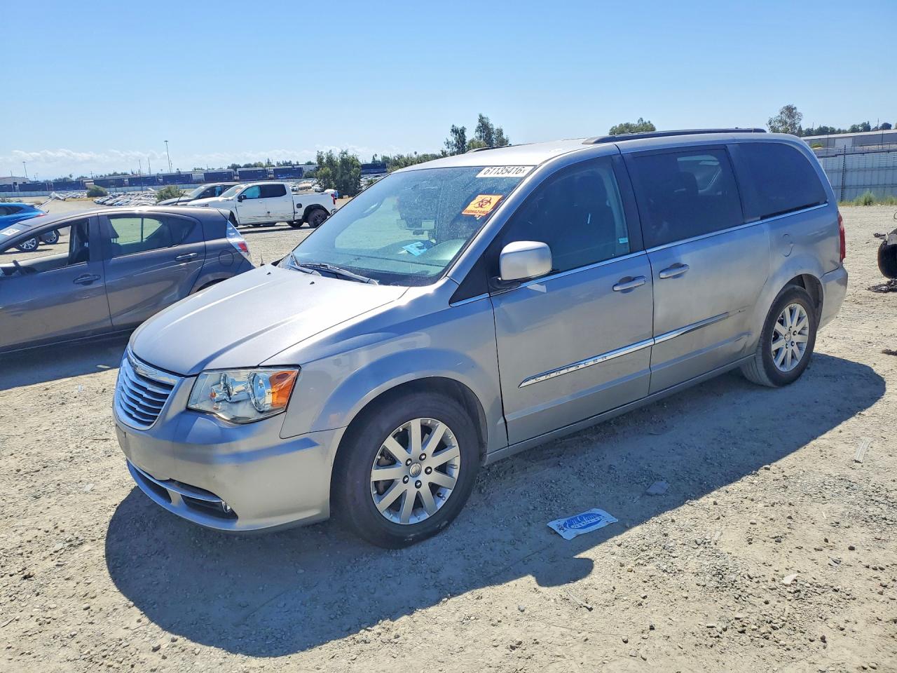 2014 Chrysler Town & Country Touring, VIN 2C4RC1BGXER203733 — Мелкие вмятины и царапины