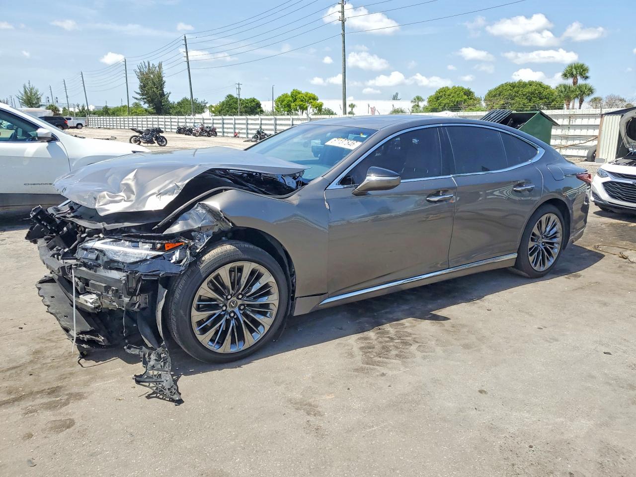 2021 Lexus LS 500, VIN JTHD51FF6M5015419 — Перед
