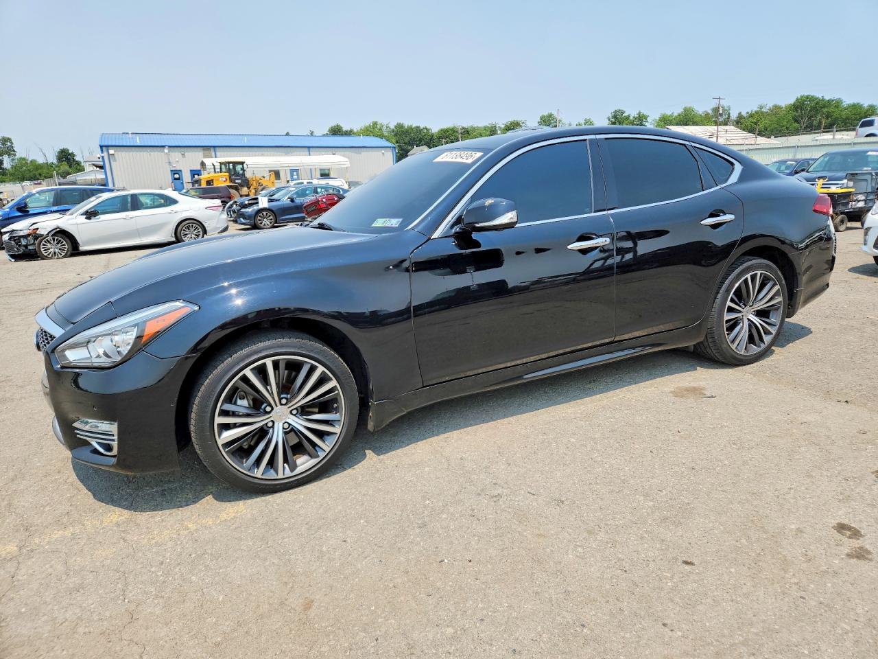 2017 Infiniti Q70 3.7, VIN JN1BY1AR8HM770135 — Minor dents and scratches