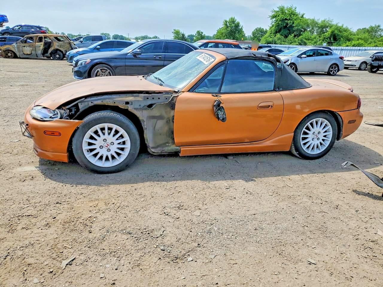 2000 Mazda MX-5 Miata, VIN JM1NB3533Y0142326 — Перед