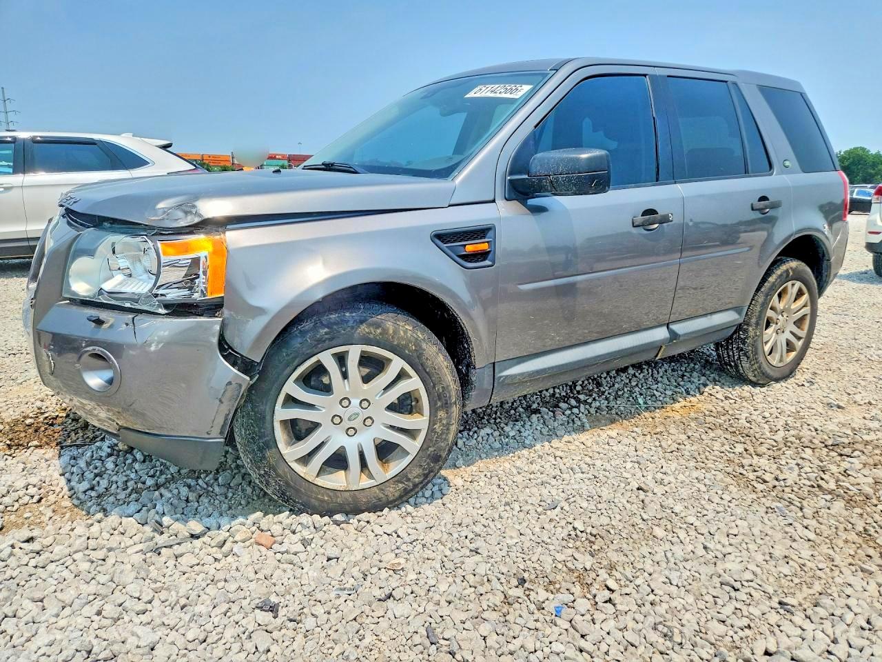 2008 Land Rover LR2 SE, VIN SALFP24N38H054096 — Front end