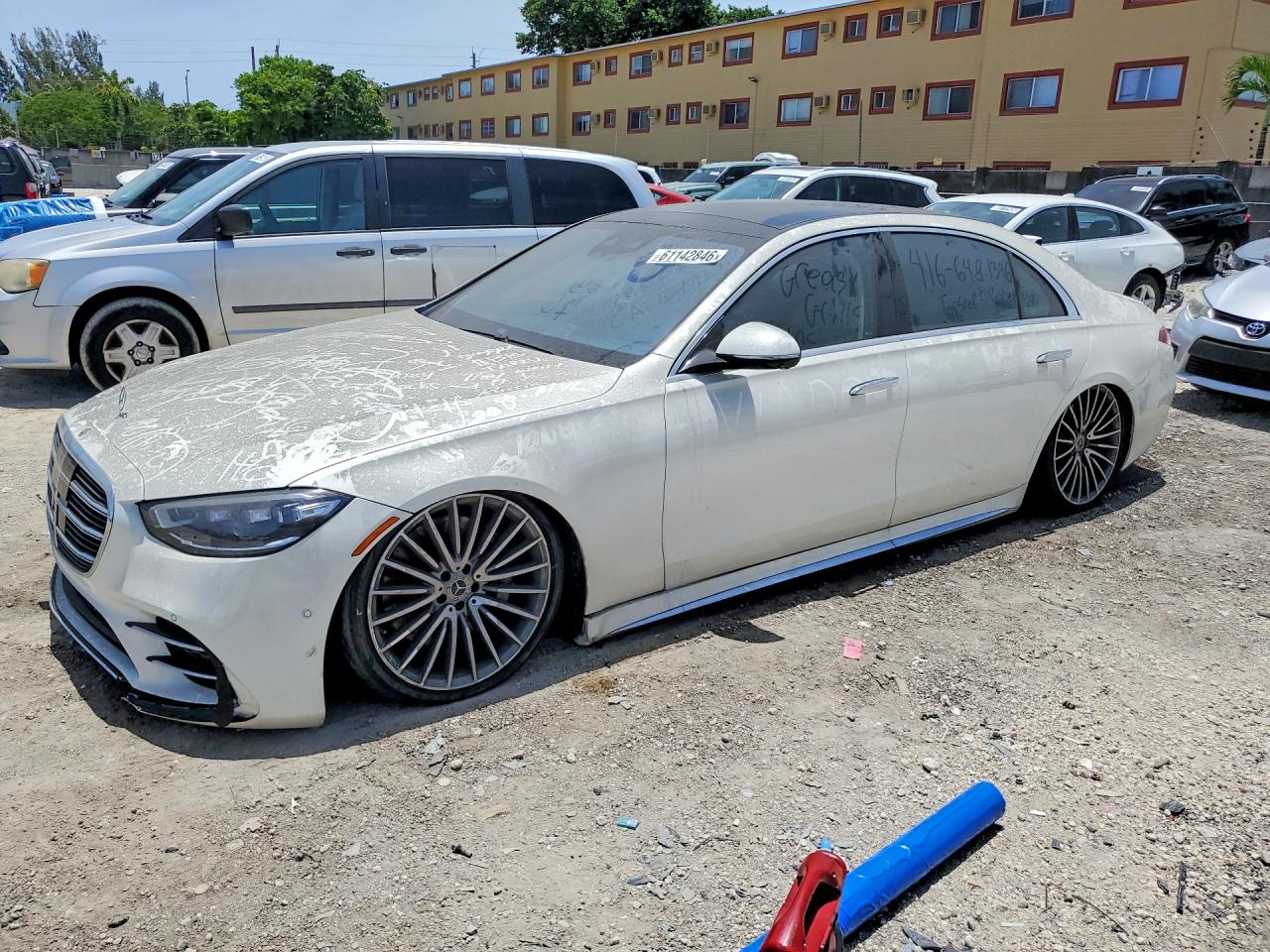 2022 Mercedes-Benz S 500, VIN W1K6G6DB0NA160147 — Minor dents and scratches