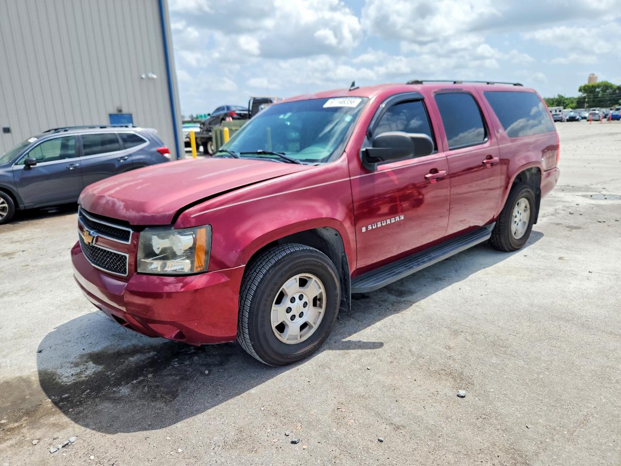 2007 Chevrolet Suburban LT, VIN 1GNFC16J27J215771 — Front end