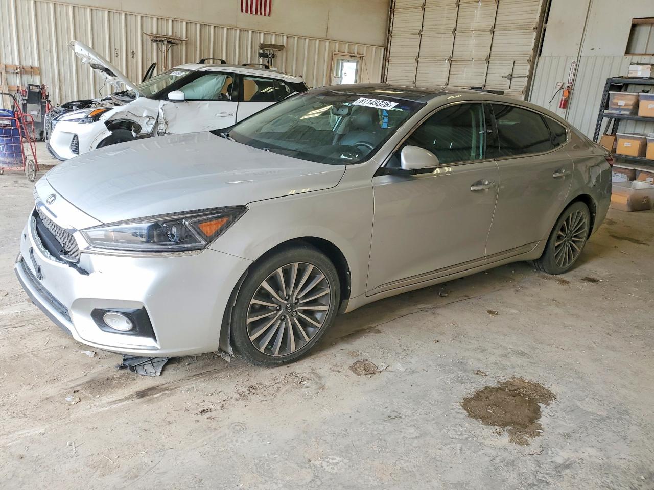 2017 Kia Cadenza Premium, VIN KNALC4J13H5045268 — Front end
